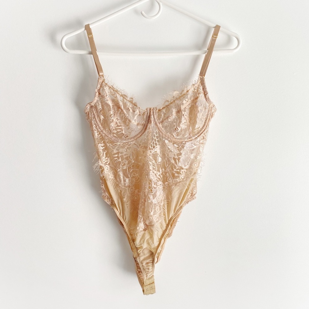 NWT Lace Bodysuit Bustier taupe size M